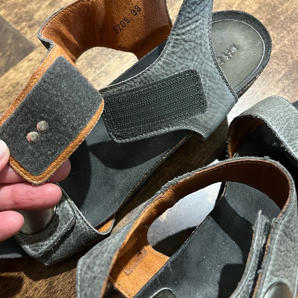 Taos Carousel graphite wedge sandals - Picture 7 of 7